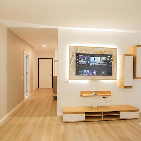 Miku Apartment-Brand New At Wilson Square Tiran Dış mekan fotoğraf