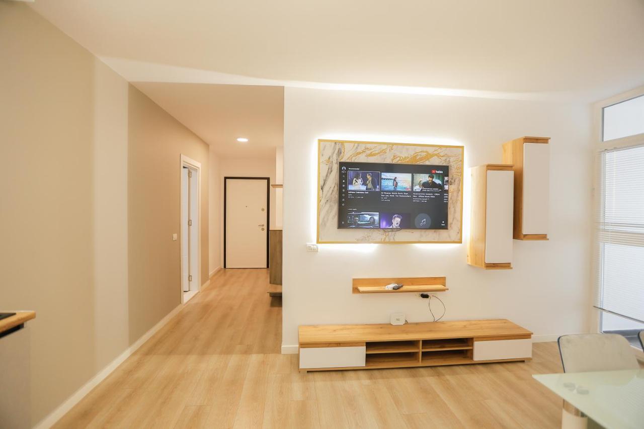 Miku Apartment-Brand New At Wilson Square Tiran Dış mekan fotoğraf